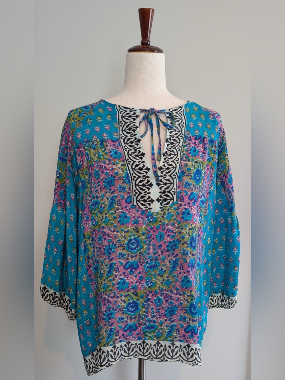 Tolani 100% Silk Boho Floral Block Print Peasant Blouse Size Small in Teal Multi